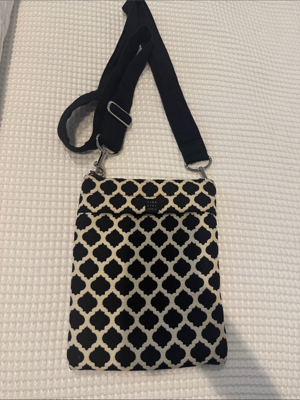 1154 Lill Studio Black and Cream Patterned Crossbody Bag